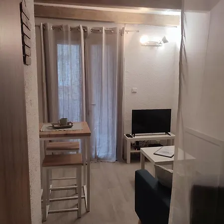 Cosy Dans La Maison D'enfance De Jean Giono 아파트 *