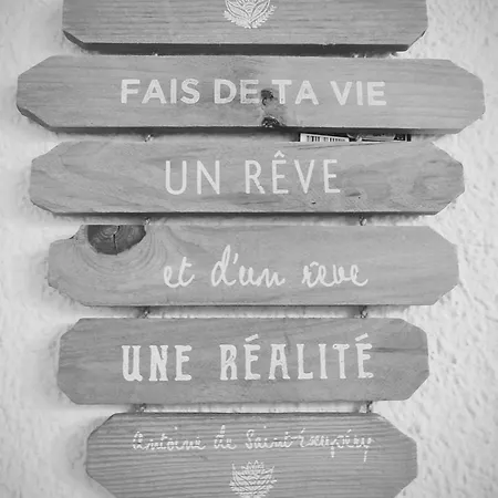 Cosy Dans La Maison D'enfance De Jean Giono 아파트