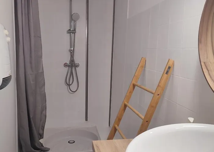 Cosy Dans La Maison D'enfance De Jean Giono 아파트