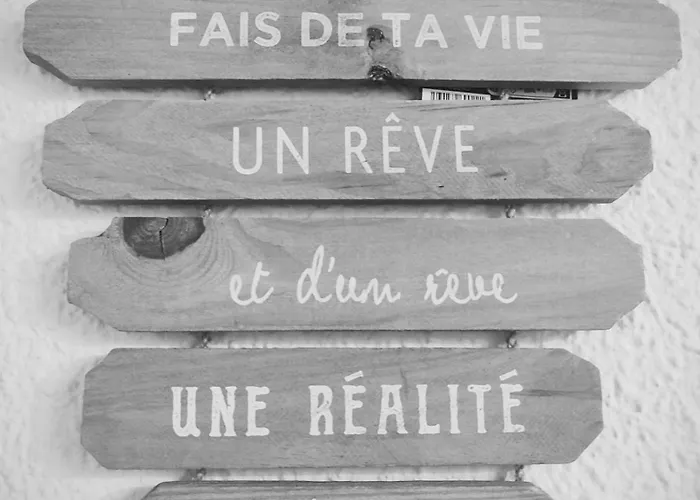 Cosy Dans La Maison D'enfance De Jean Giono 아파트